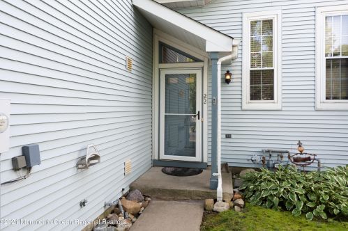 22 Malibu Dr, Tinton Falls, NJ 07724-2540