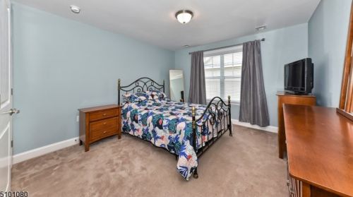 38 Walnut St, Little Falls NJ  07424-1402 exterior