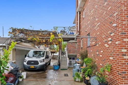 1618 Library Ave, Bronx, NY 10465-1014