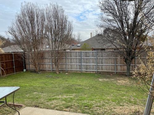 609 Paisley Dr, Lewisville TX  75028-7205 exterior