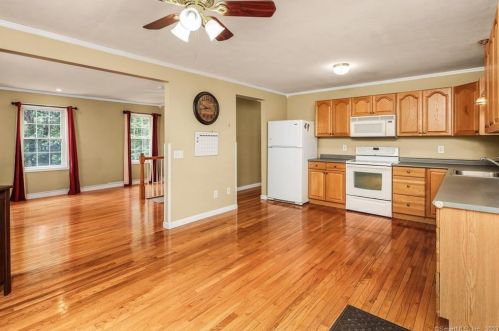 364 Turkey Hill Rd, Haddam CT  06438-1262 exterior