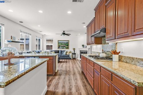 66 Sunchase Ct, Oakley CA  94561-4425 exterior