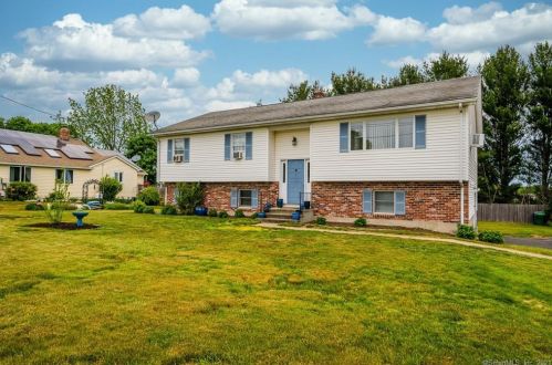 34 Louise St, Waterford, CT 06385-2302