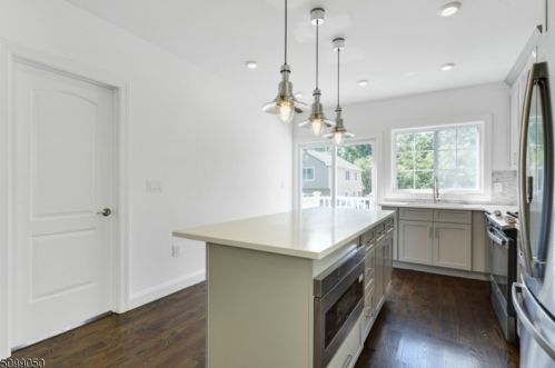 24 Cranford Ter, Cranford NJ  07016-3407 exterior