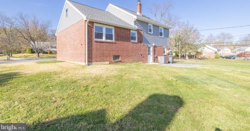 606 Dorcaster Dr, Wilmington DE  19808-2212 exterior