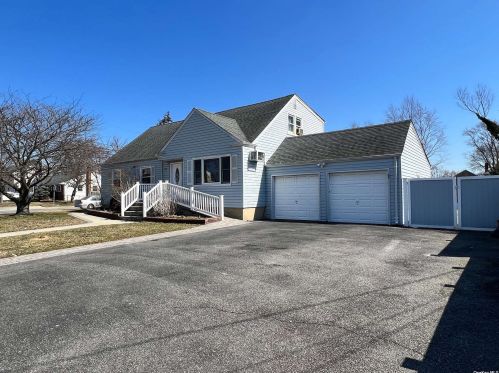1513 Straight Path, North Lindenhurst, NY 11757-1910