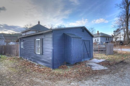 10 Stonington Rd, Norwich CT  06360-4859 exterior