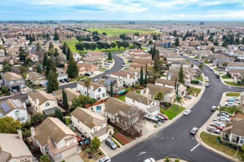 912 Celestine Cir, Vacaville CA  95687-7852 exterior