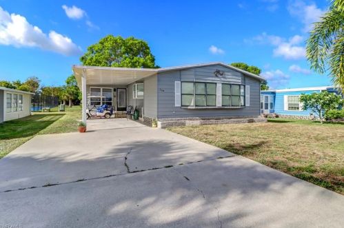 260 Indian Key Ln, Naples, FL 34114-8426