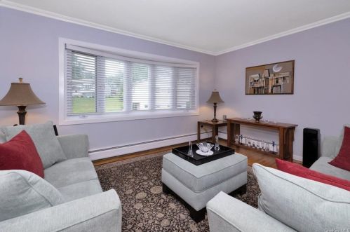 36 Michigan Ct, Valley Cottage, NY 10989-2504