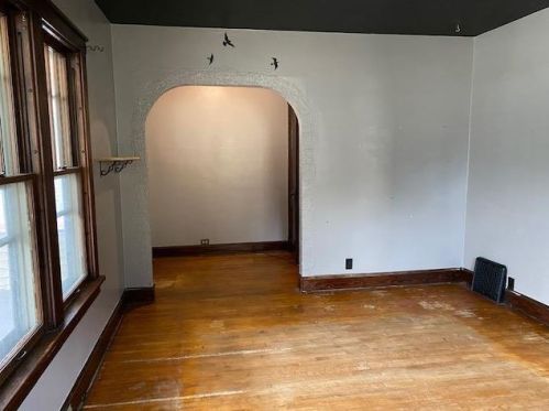 913 21st St, Manitowoc, WI 54220-4945