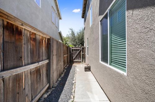 242 Meandering Ln, Turlock CA  95382-7354 exterior