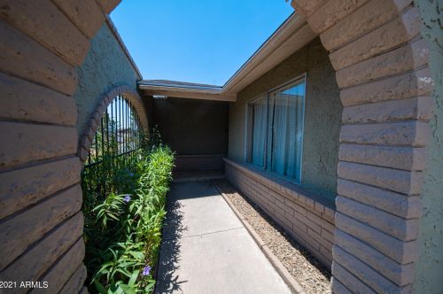4510 Desert Hills Dr, Glendale, AZ 85304-3017