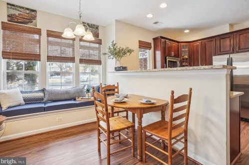 7204 Little Thames Dr, Gainesville VA  20155-4021 exterior