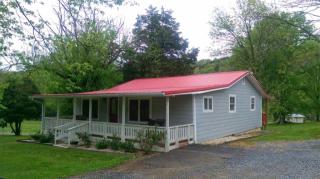5609 Henry Town Rd, Pigeon Forge, TN 37876-6929