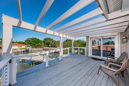 1999 Illinois Ave, Saint Petersburg FL  33703-3421 exterior