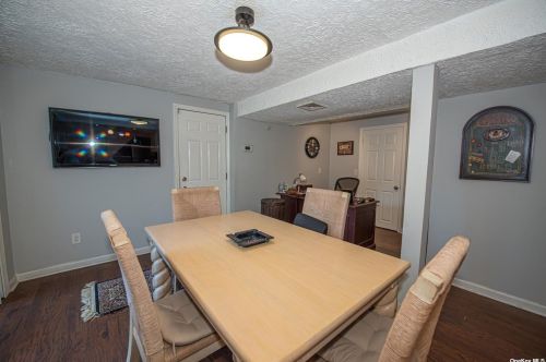 28 Hammond Rd, Elwood NY  11731-4810 exterior