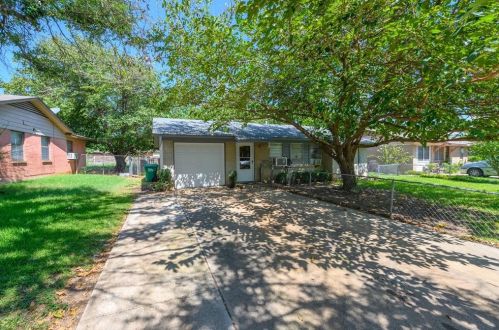 701 Pershing Dr, Denton, TX 76209-8035