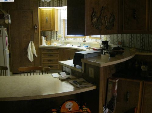 29425 New Hampshire Way, Hayward CA  94544-6459 exterior