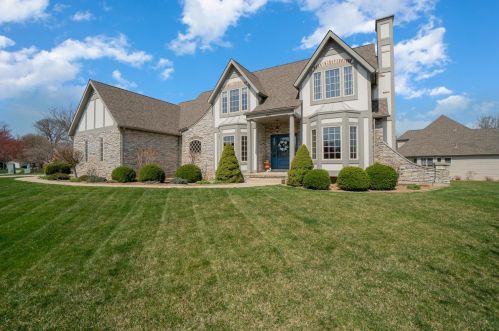 301 Hawick Dr, Valpo, IN 46385-9330