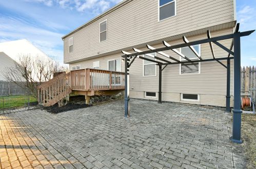 135 Spring Flower Way, Pataskala OH 43062-6997 exterior