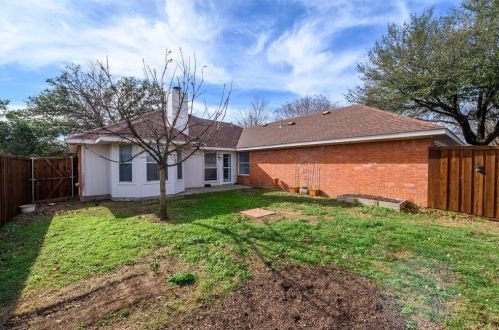 113 Mdw Ln, Denton TX  76207-7409 exterior