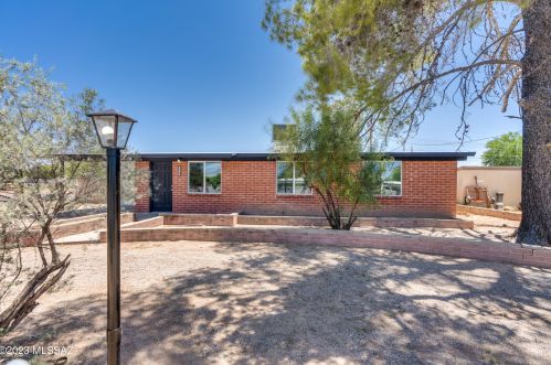 1240 Macarthur St, Tucson, AZ 85714-1610