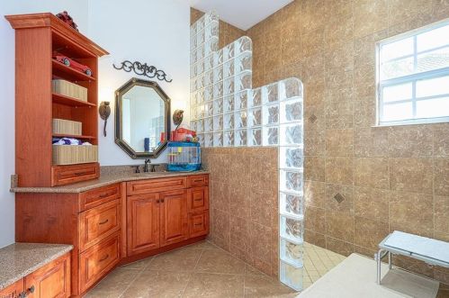 10218 Avonleigh Dr, Bonita Springs FL 34135-7059 exterior