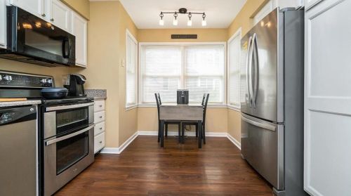 8041 Cross Creek Cir, Breinigsville PA  18031-1327 exterior