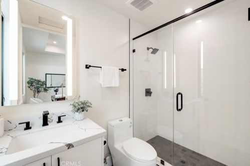 1813 Walnut Ave, Manhattan Beach CA  90266-5018 exterior