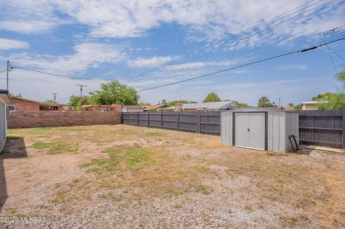 6520 Calle Herculo, Tucson AZ  85710-5620 exterior