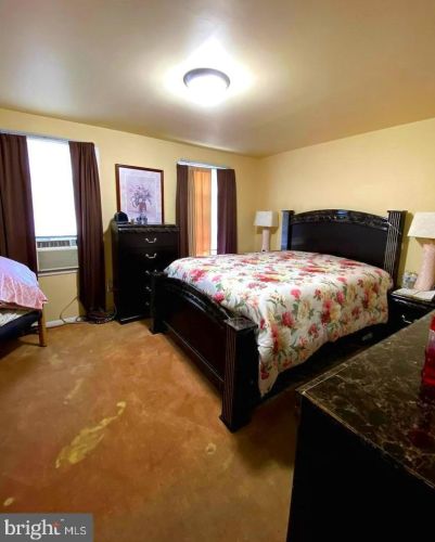 1216 Derry St, Harrisburg PA 17111-1141 exterior