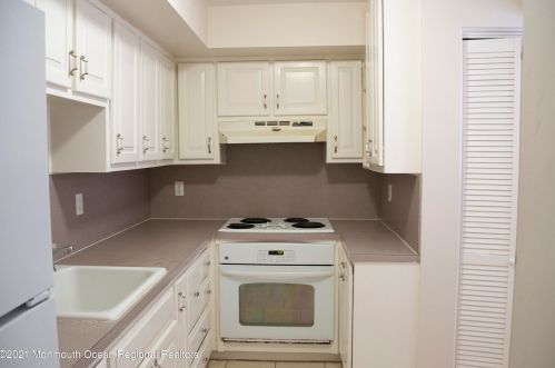 326 Sawmill Rd, Bricktown, NJ 08724-1350