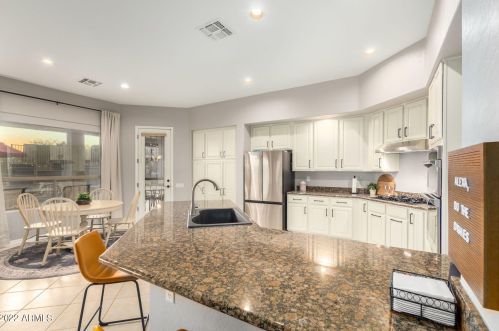 14644 4 Ave, Phoenix AZ 85041-5741 exterior