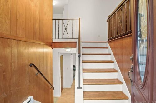 5 Ridgedale Rd, Bridgeport, CT 06612-1709