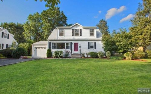 345 Vesta Ct, Ridgewood NJ  07450-2617 exterior