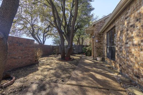 458 Arbor Club Ln, Euless, TX 76039-3714