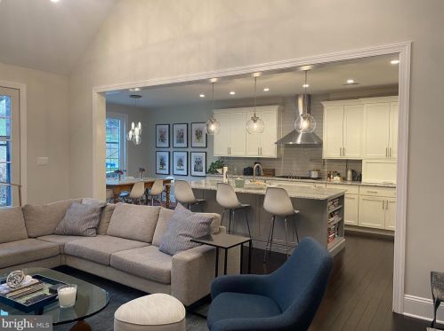 209 Valley Ridge Rd, Haverford, PA 19041-2028