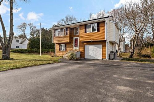 105 Nepaug Rd, South Kingstown RI  02882-2303 exterior