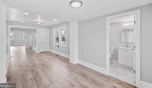 460 Crown Point Rd, West Deptford NJ  08086-2124 exterior