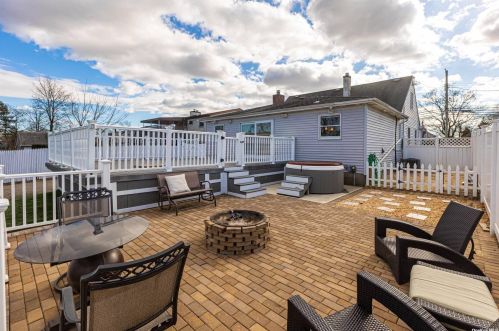 143 Sherbrooke Rd, North Lindenhurst NY  11757-1646 exterior