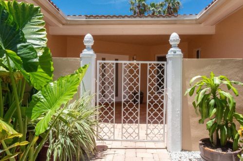 12050 4 St, Saint Petersburg FL  33706-4426 exterior