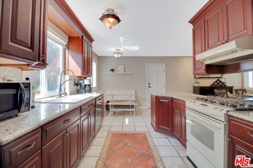 840 Moffatt Cir, Simi Valley CA  93065-5633 exterior