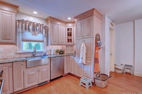 44 Newton Ter, Waterbury CT  06708-1919 exterior