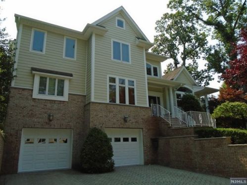 30 Magnolia Ave, Tenafly NJ  07670-2120 exterior