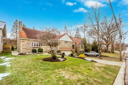 110 Lebanon Hills Dr, Pittsburgh, PA 15228-2138
