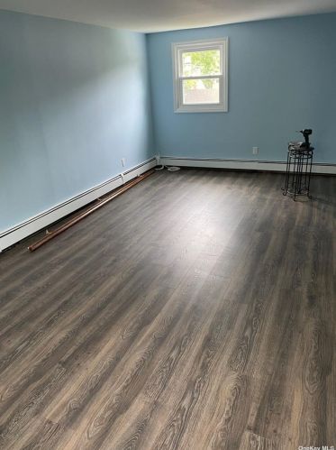 140 Booker Ave, Wheatley Heights NY  11798-4520 exterior