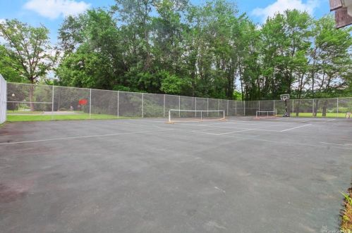 90 Molly Pitcher Ln, Yorktown Hgts NY  10598-1519 exterior