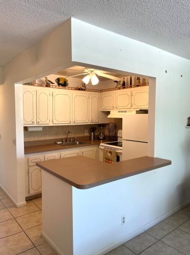 304 Camden M, West Palm Beach, FL 33417-2049