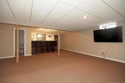 60 Berrios Hl Rd, Windsor CT 06095-1000 exterior